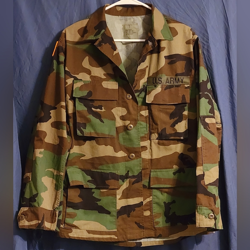US Army Jacket Size Small to Regular in Camo.